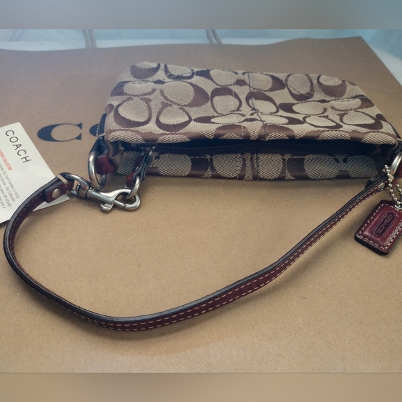 Coach wristlet - Picture 3 of 4